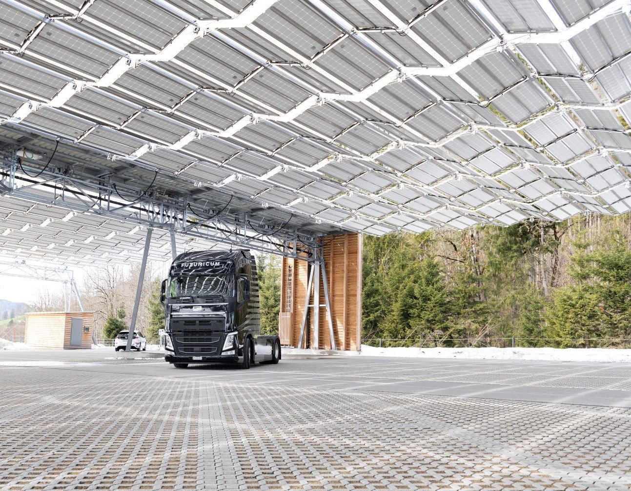 E-truck under solar folding roof