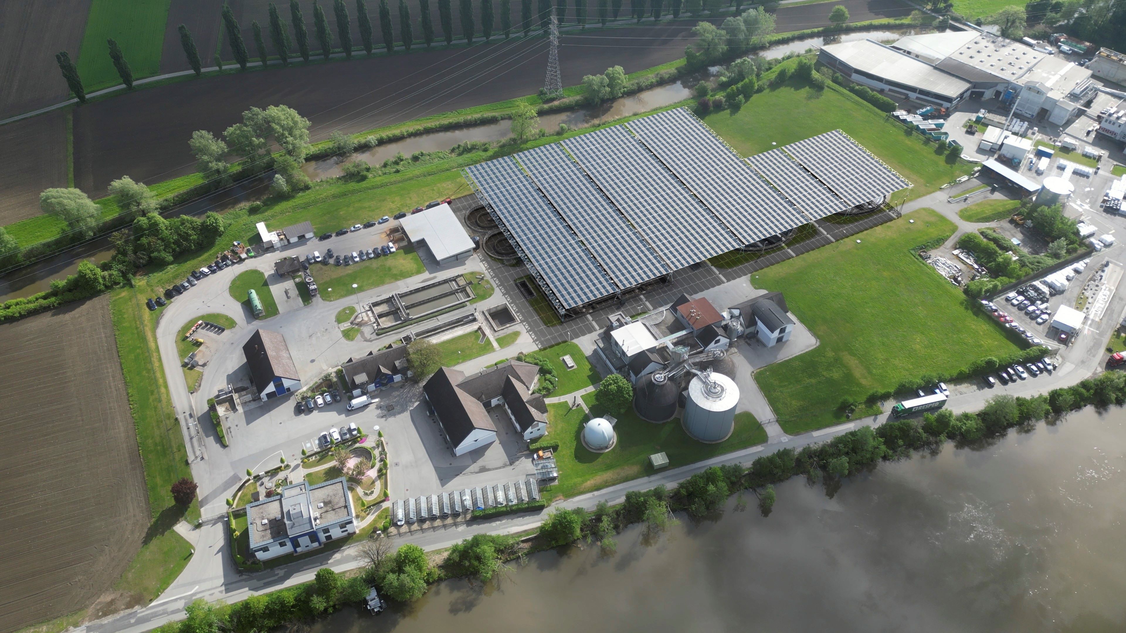 Baustart für das erste HELIOFLEX®&nbsp;Solarfaltdach auf einer Kläranlage in Österreich