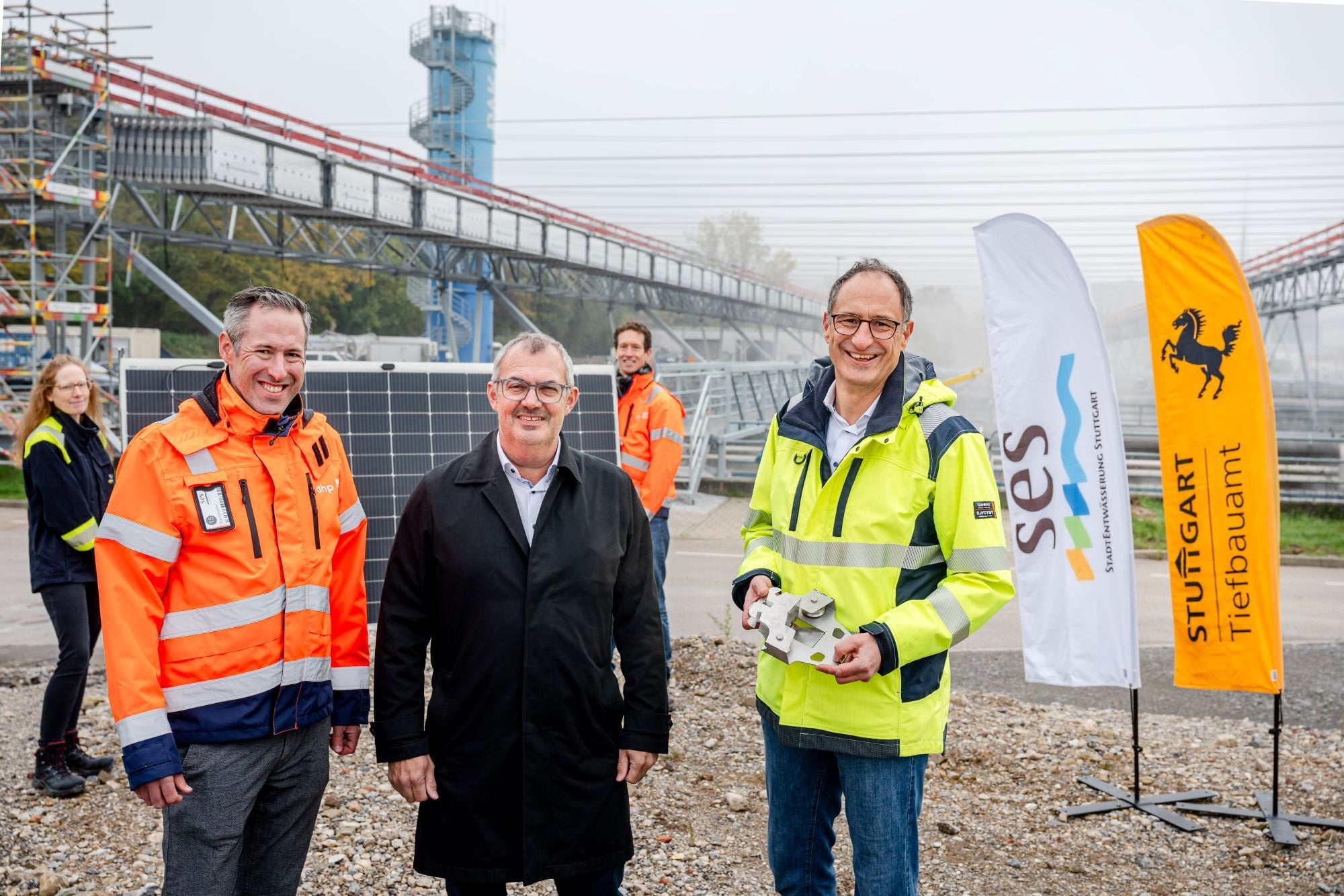 Pressetermin in Stuttgart: Deutschlands grösstes Solarfaltdach nimmt Form an