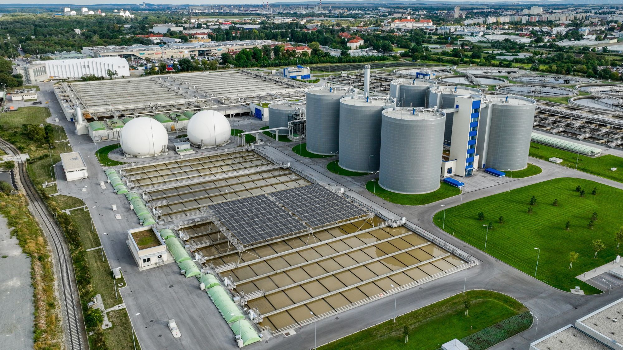 Wien zeigt das grosse Potenzial von Solarenergie auf Kläranlagen.